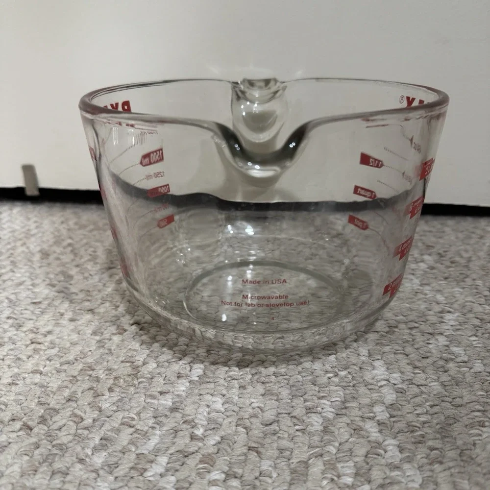 PYREX 8 Cups 64 Oz 2 Quarts Red Lettering Measuring Cup 2000 ML 2 Litres - Picture 4 of 7